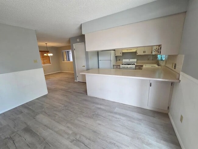 Building Photo - Very well maintained home - 6 Month Lease!!!