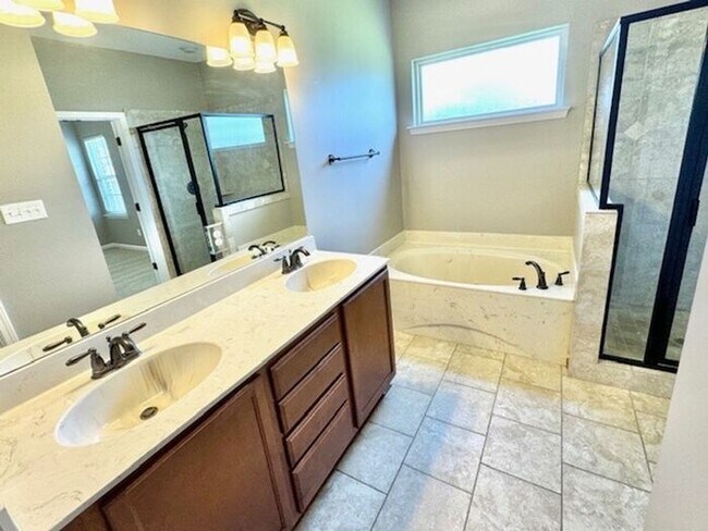 Building Photo - Now Leasing A 4 Bedroom 2 Bath Home In Horn Lake