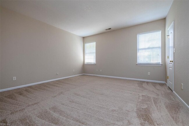 Building Photo - 5819 Woodside Ln
