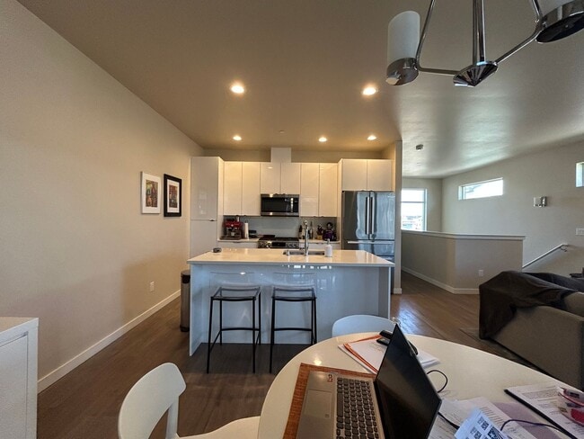 Building Photo - 3 Bedroom 2 Bath Home in Cordata with Garage