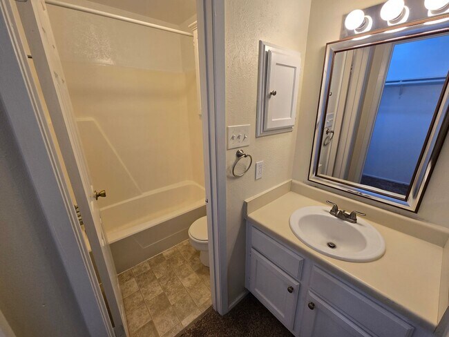 Building Photo - College Station -2 bedroom/ 2.5 bath - 2 story condo -Complex has a Pool.