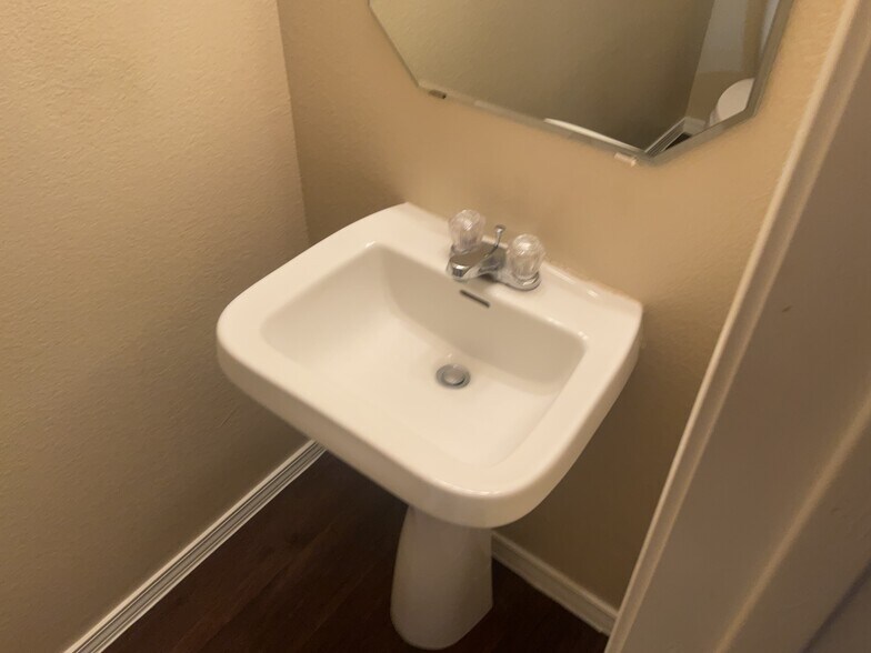 Building Photo - 5205 Caprock Dr NE