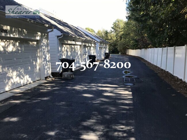 Building Photo - Great 2 story townhome in Ballantyne