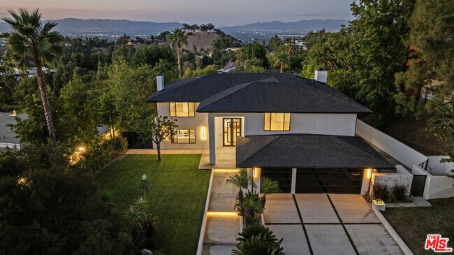 Building Photo - 18101 Green Meadow Dr