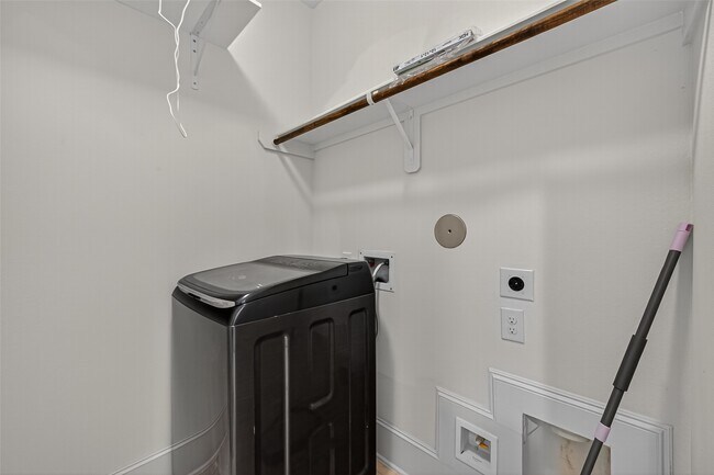 Building Photo - 8338 Sedona Ridge Dr