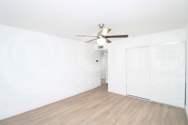 Building Photo - 10312 E Cactus Rd