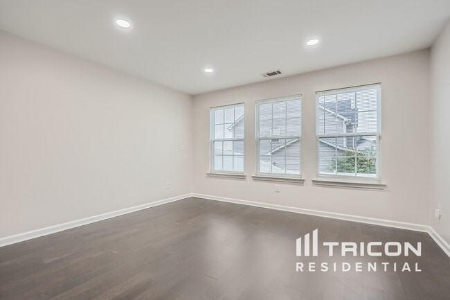 Building Photo - 7200 Sanctuary St