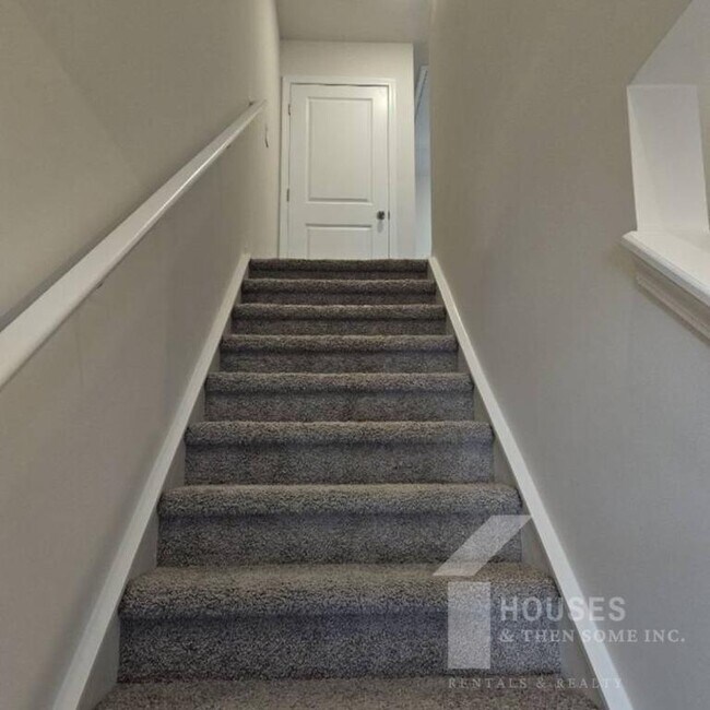 Building Photo - 770 Embark Cir