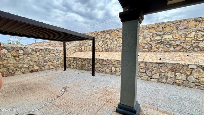 Building Photo - 633 Pete Payan Dr