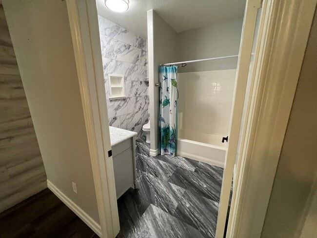 Building Photo - Upgraded Single Story First Floor Condo in Gated Community at Popular Madison Park Villas