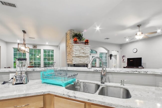 Building Photo - 22 Watermint Pl