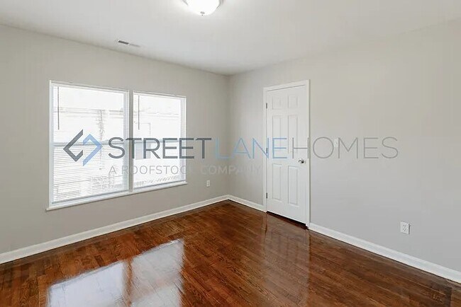 Building Photo - 3237 Beech Ave SW