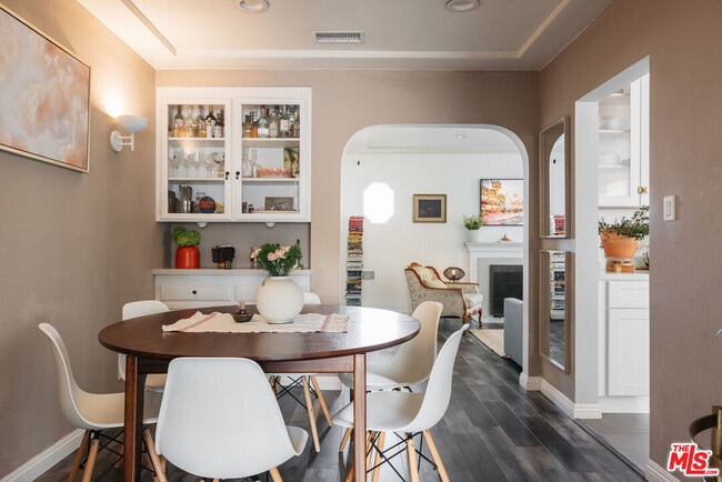 Building Photo - 1916 W 94th St