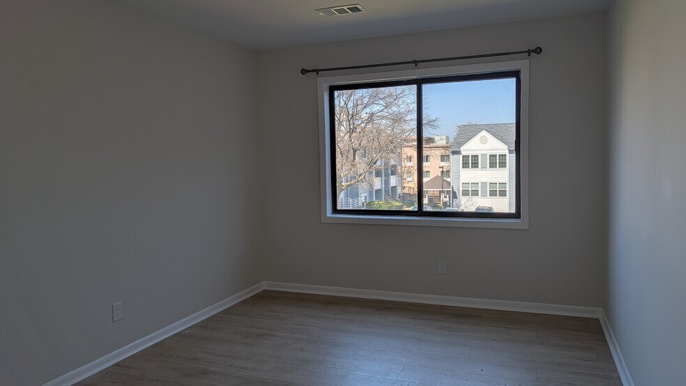 Building Photo - 6431 Richmond Hwy