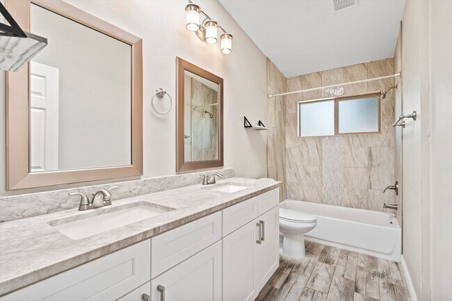 Building Photo - Charming home located in Indian Ridge Esta...
