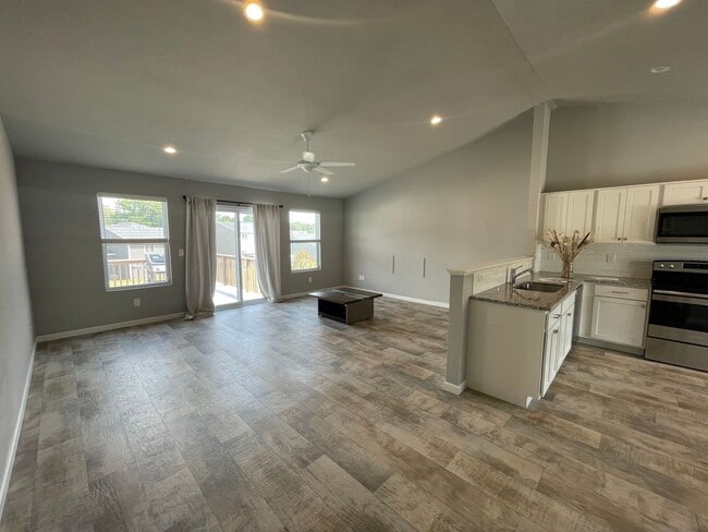 Building Photo - Three Bedroom Home in Portage