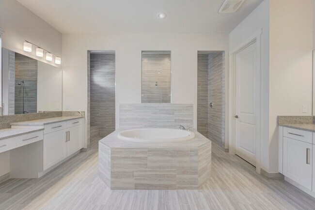 Building Photo - 9346 Crestview Cir