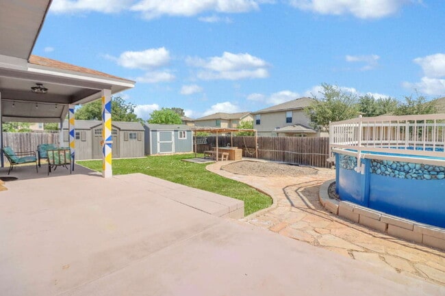 Building Photo - 406 Reba