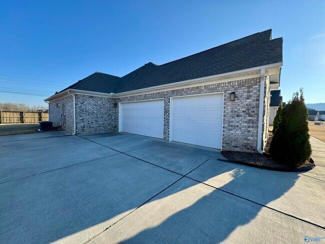 Building Photo - 4353 SE Willow Bend Ln