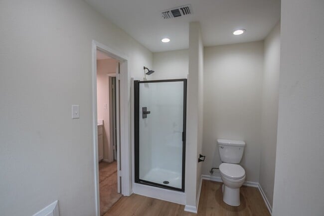 Building Photo - Available Now! Stunning 4 Bedroom 3.5 Bath...