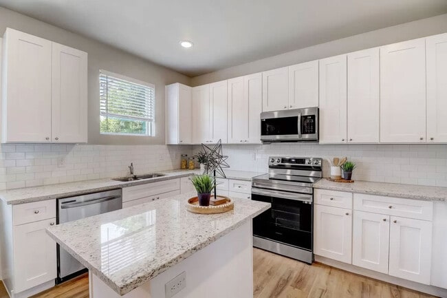 Building Photo - Magnolia Townhomes