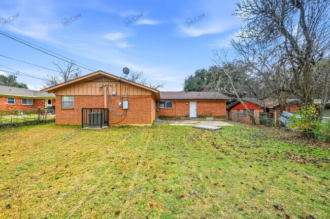 Building Photo - 6921 Greenlee St