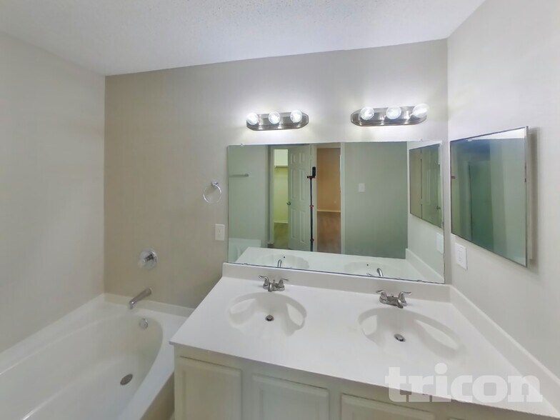 Building Photo - 1428 Junction Run