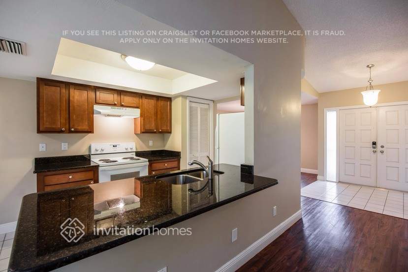 Building Photo - 2212 Viscaya Pkwy