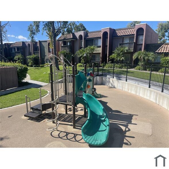 Building Photo - 1407 N Broadway