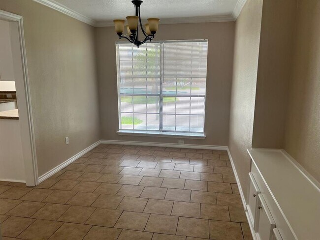 Building Photo - 8003 Catalpa St