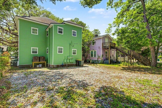 Building Photo - Completely redone 1 bedroom - move in special