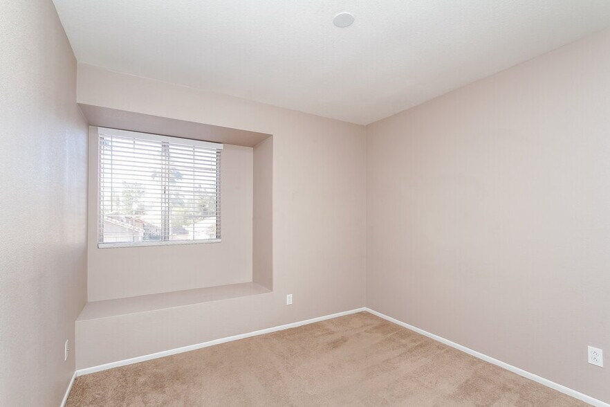 Building Photo - 60 Fantasia Ln