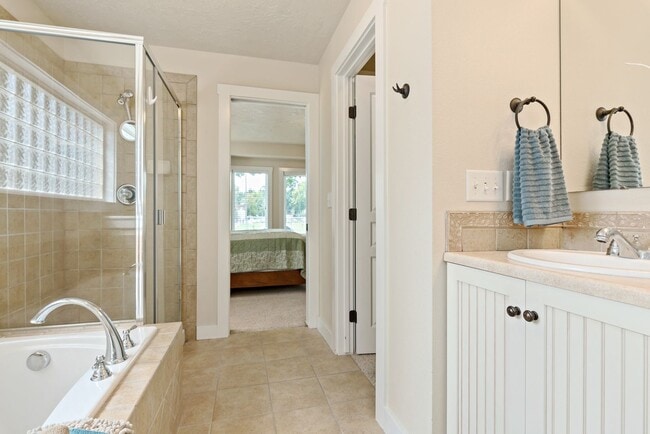 Building Photo - 3 Bedroom 3 Bathroom home in desirable North Boise.