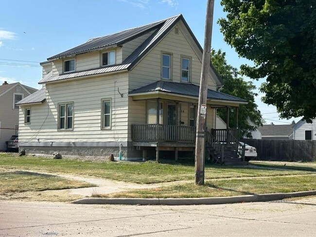 Building Photo - 304 N Wilson St