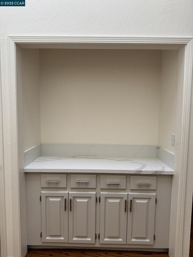Building Photo - 20 Tamarisk
