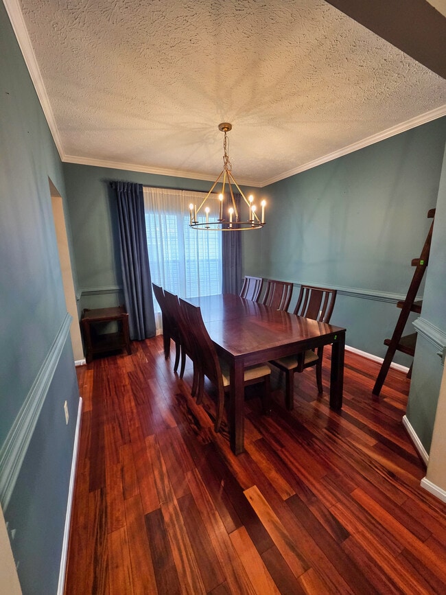 Building Photo - 1505 Avennel Way
