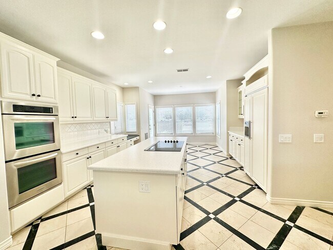 Building Photo - 4286 La Canada Rd