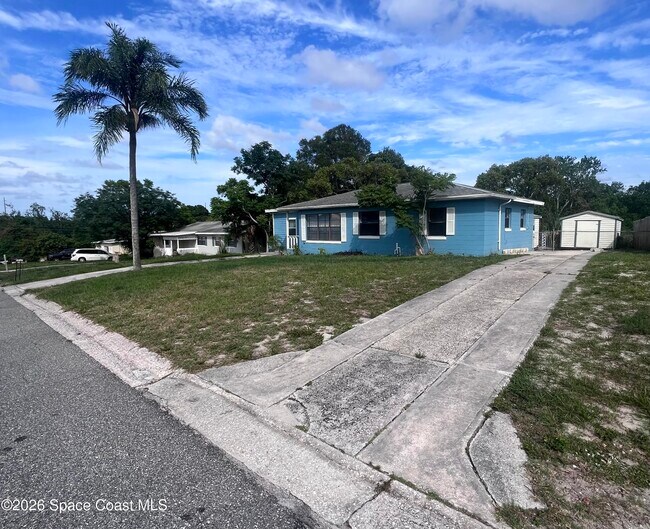 Building Photo - 1717 La Marche Dr