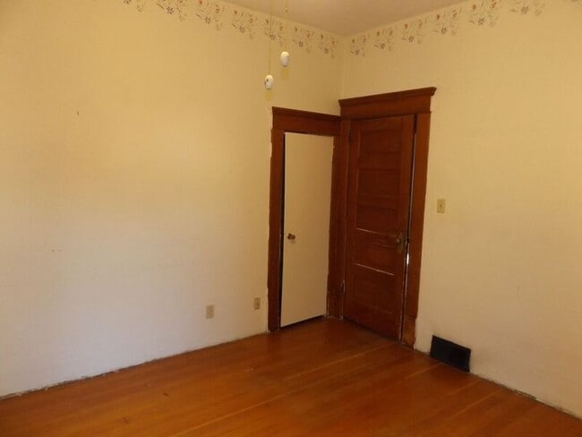 Building Photo - 1416 N 11th St