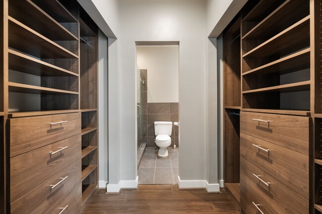 Building Photo - Beautifully Remodeled 3 Bedroom + 2 Full Bath Home!