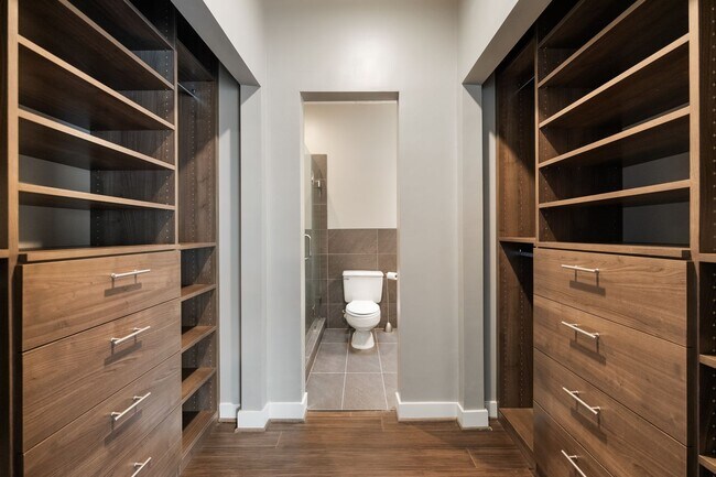 Building Photo - Beautifully Remolded 3 Bedroom + 2 Full Bath Home!