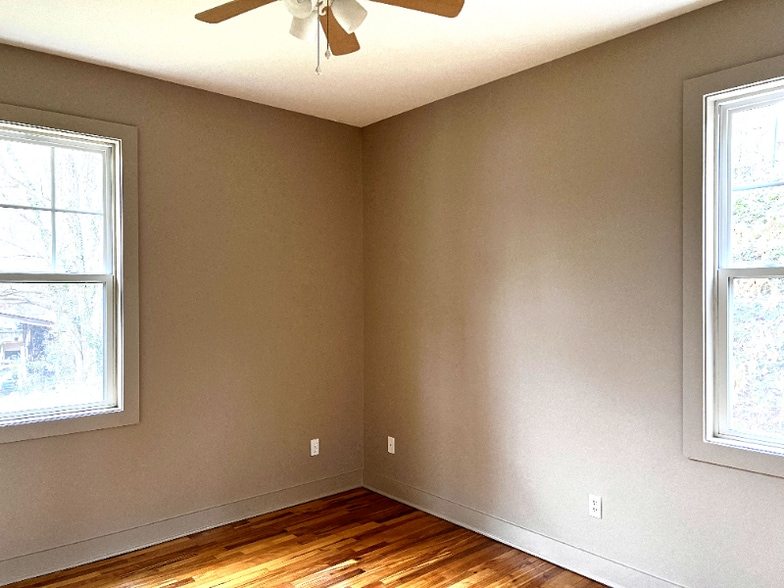 Building Photo - 205 Wellington St