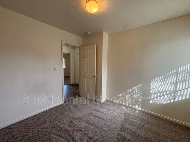 Building Photo - 154 E 100 N
