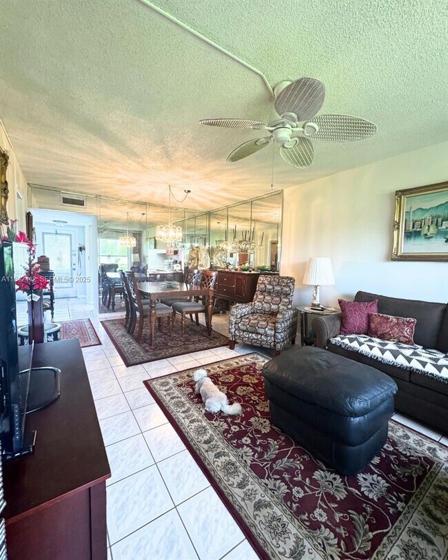 Building Photo - 7787 Golf Cir Dr