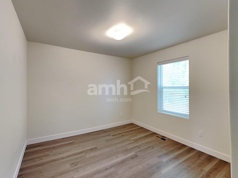 Building Photo - 1719 Blacktail Ln