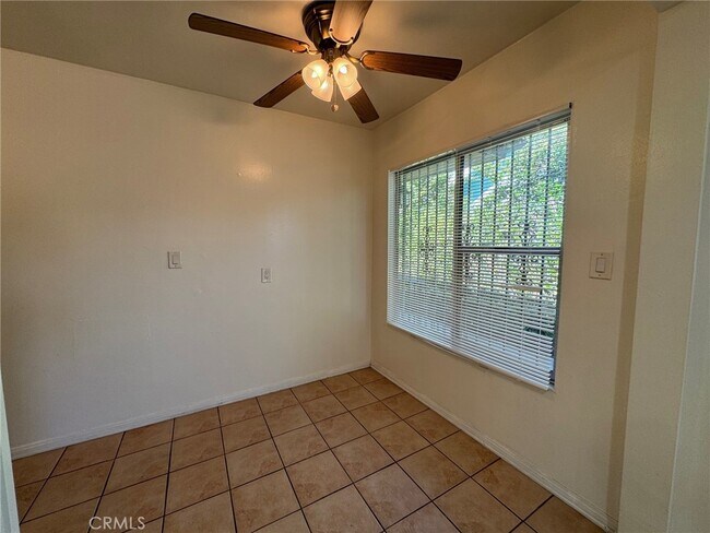 Building Photo - 1372 W 36th St