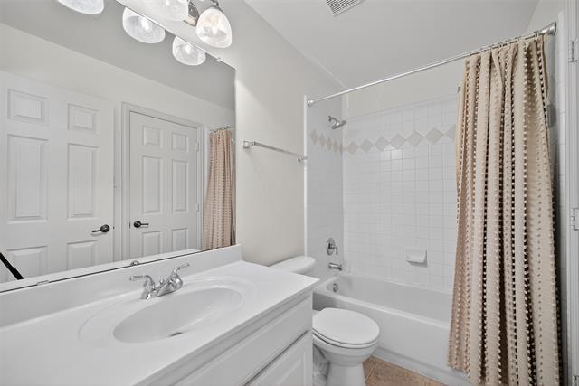 Building Photo - 404 Creekside Dr