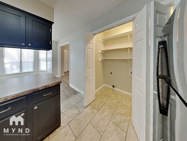 Building Photo - 3422 Laurelwood Dr