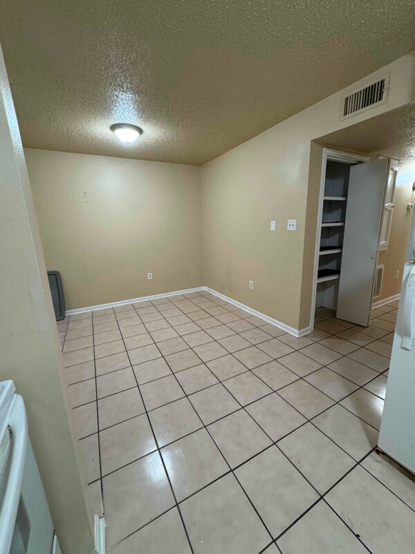 Building Photo - 40468 W Hernandez Ave