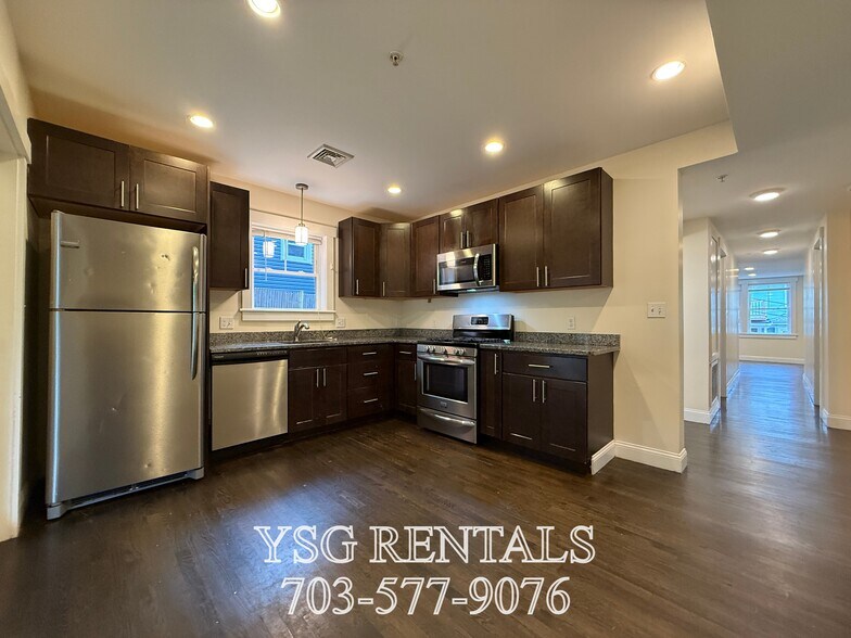 Building Photo - 24 Sunset St